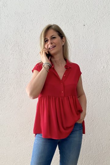 Top Rosso Manila Grace, con scollo a V