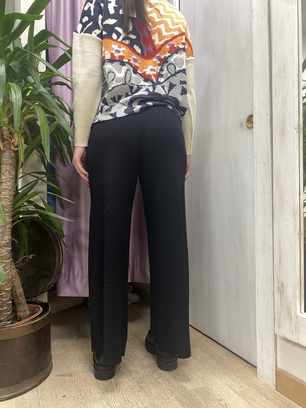 Pantalone in maglia Le Streghe particolare- dietro